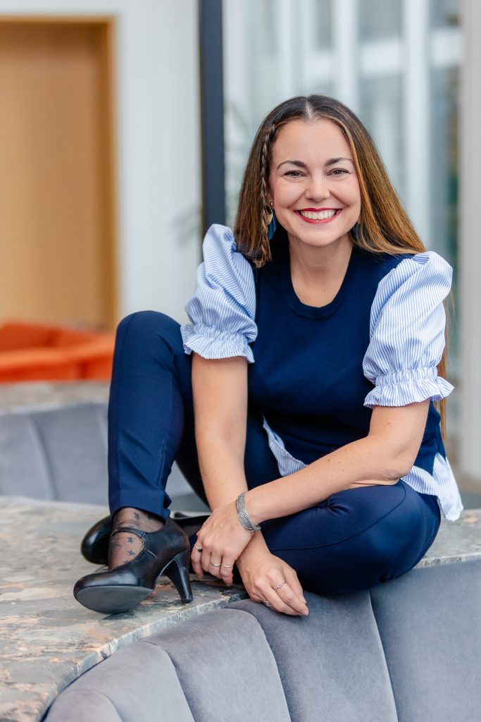 Portrait commissaire Marie-Eve Brunet Kitchen